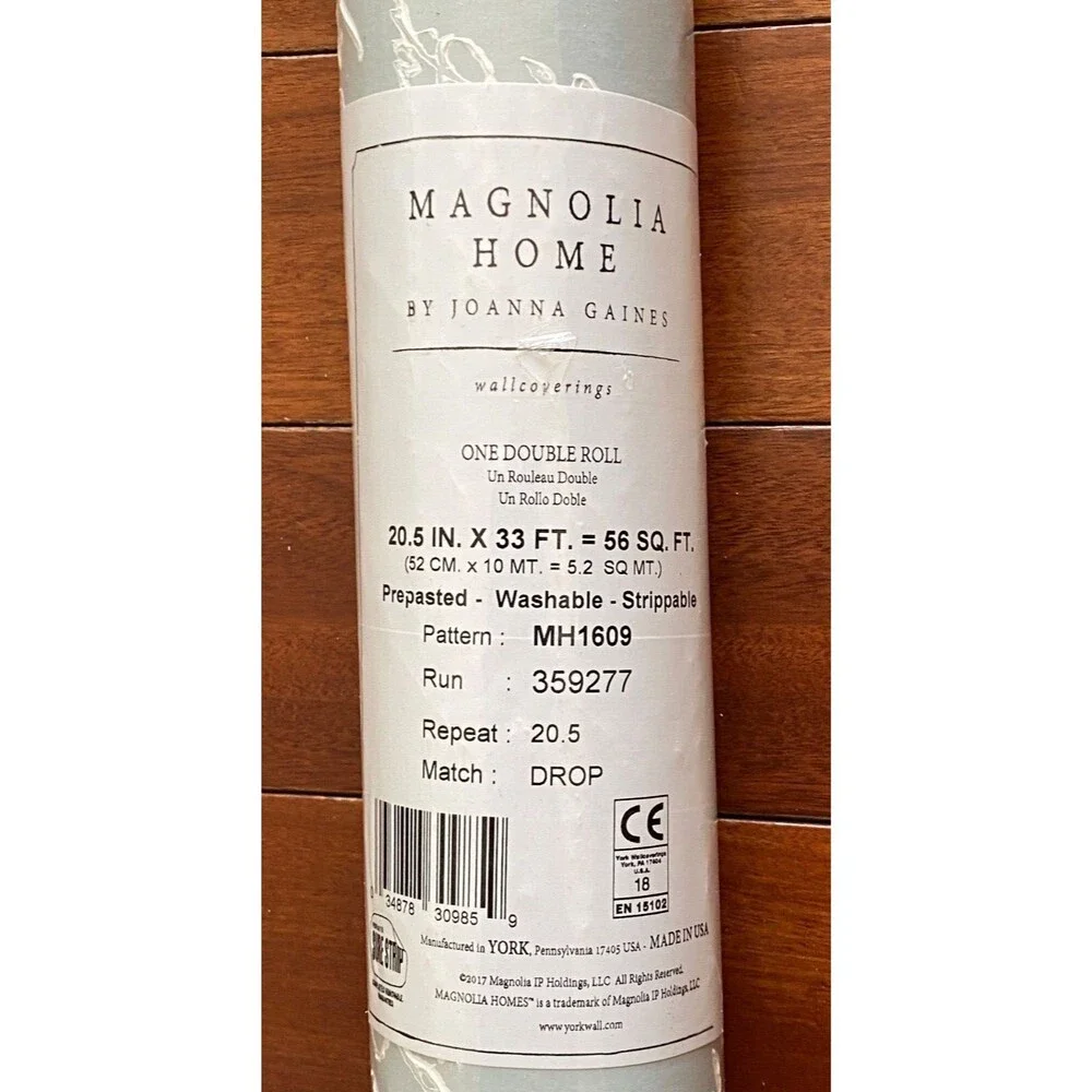 MAGNOLIA HOME Joanna Gaines Prepasted Wallpaper 56 sq ft Noteworthy Green White